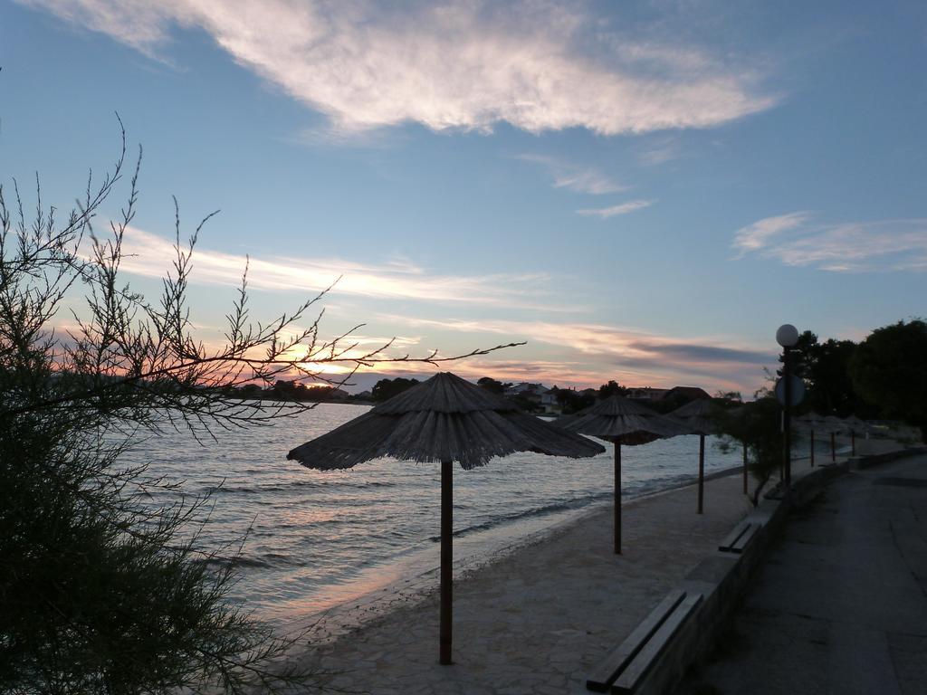 Apartments Eva ซูโกชัน ภายนอก รูปภาพ