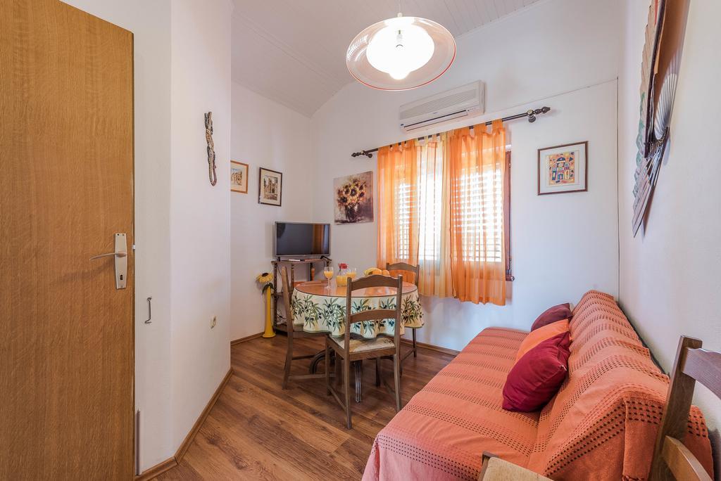 Apartments Eva ซูโกชัน ภายนอก รูปภาพ
