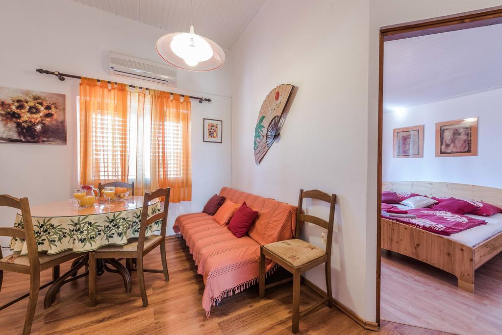 Apartments Eva ซูโกชัน ภายนอก รูปภาพ