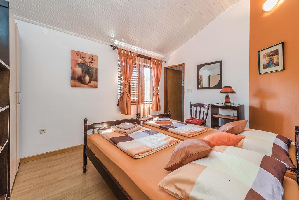 Apartments Eva ซูโกชัน ภายนอก รูปภาพ